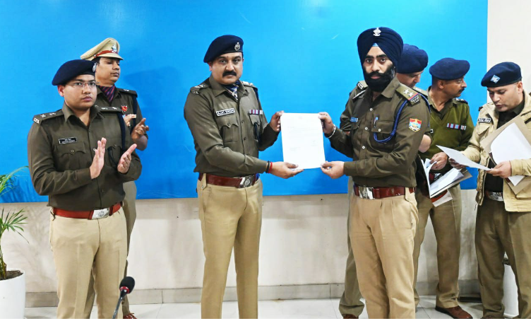 Uttarakhand: उत्कृष्ठ कार्य करने वाले 52 पुलिसकर्मी सम्मानित