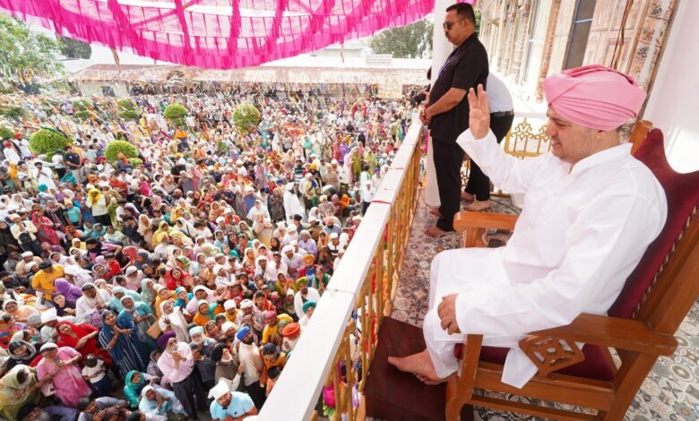 श्री दरबार साहिब एवं श्री झण्डा साहिब में चला दर्शनों व मनौतियों का क्रम