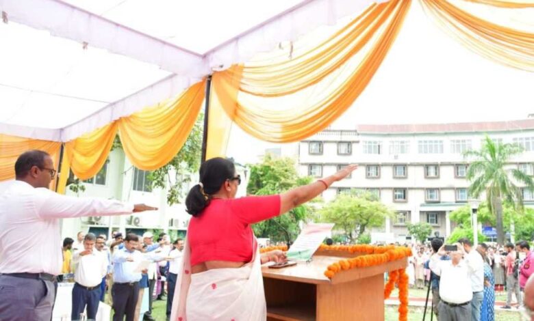 मुख्य सचिव ने अधिकारियों / कार्मिकों को मताधिकार की शपथ दिलायी