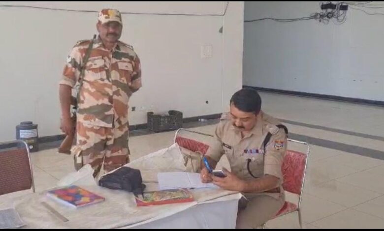 एसएसपी ने किया ईवीएम स्ट्रांग रूम का निरीक्षण