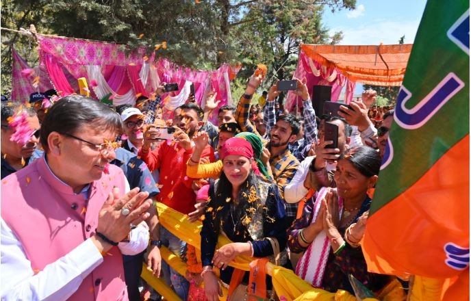 मुख्यमंत्री धामी ने भाजपा प्रत्याशी के पक्ष में किया प्रचार मुख्यमंत्री धामी ने भाजपा प्रत्याशी के पक्ष में किया प्रचार