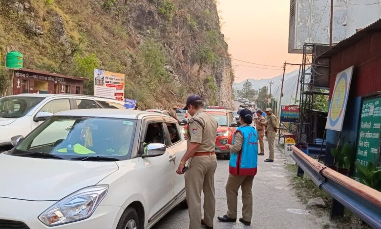 बिना पंजीकरण यात्रा कर रहे यात्री वाहनों की एंट्री रहेगी बन्द, बिना पंजीकरण यात्रा कर रहे यात्री वाहनों की एंट्री रहेगी बन्द,