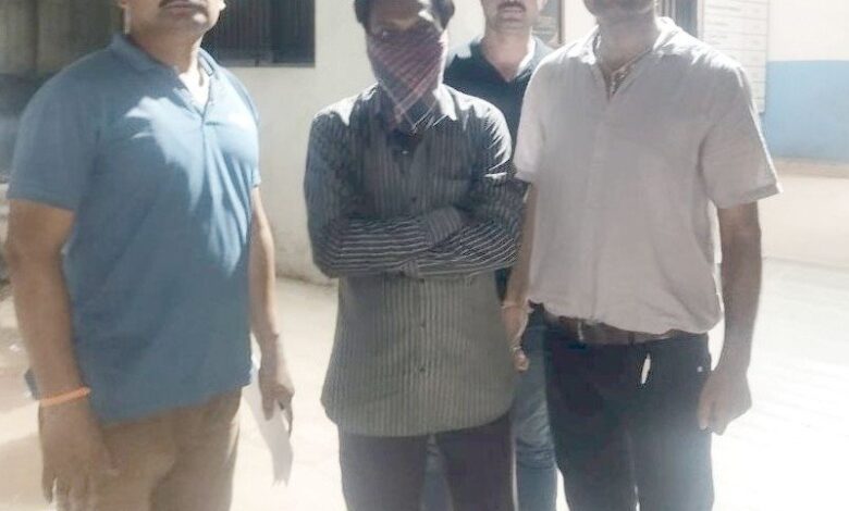 करोड़ों की धोखाधड़ी करने वाले गैंग का सदस्य गुजरात से गिरफ्तार करोड़ों की धोखाधड़ी करने वाले गैंग का सदस्य गुजरात से गिरफ्तार