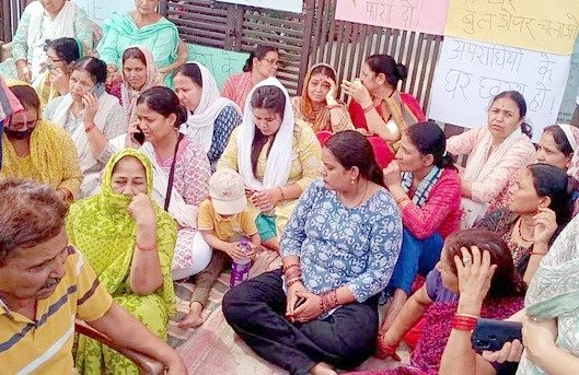 गोलीकांड के हत्यारों को लेकर सड़कों पर दिखा आक्रोश गोलीकांड के हत्यारों को लेकर सड़कों पर दिखा आक्रोश