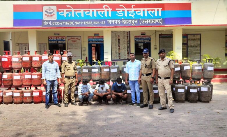 गैस गोदाम में हुई सिलेण्डर चोरी की घटना का खुलासा