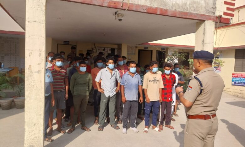 102 मकान मालिकों का पुलिस एक्ट में चालान, दस लाख बीस हजार रूपये का जुर्माना 102 मकान मालिकों का पुलिस एक्ट में चालान, दस लाख बीस हजार रूपये का जुर्माना