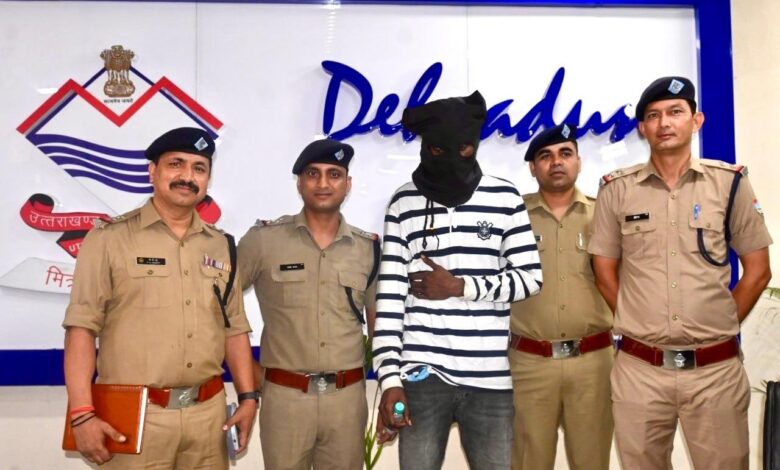 कोबरा गैंग के शातिर विदेशी पैडलर को दून पुलिस ने किया गिरफ्तार