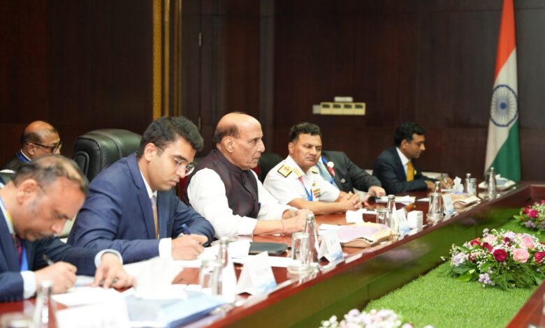 संघर्ष के बजाय सहयोग पर ध्यान देने की जरूरत : राजनाथ सिंह संघर्ष के बजाय सहयोग पर ध्यान देने की जरूरत : राजनाथ सिंह
