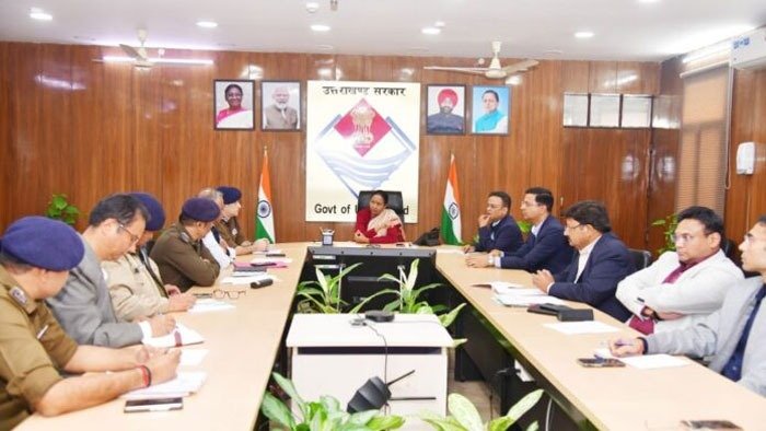 मुख्य सचिव ने गृहमंत्री के आगमन से पहले ली अधिकारियों की बैठक मुख्य सचिव ने गृहमंत्री के आगमन से पहले ली अधिकारियों की बैठक