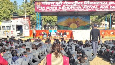 राज्य विधिक सेवा प्राधिकरण नैनीताल से आई बैन ने दिखाई छात्राओ को लघु फिल्म