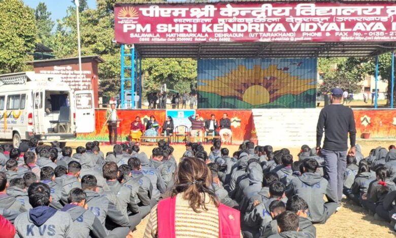 राज्य विधिक सेवा प्राधिकरण नैनीताल से आई बैन ने दिखाई छात्राओ को लघु फिल्म राज्य विधिक सेवा प्राधिकरण नैनीताल से आई बैन ने दिखाई छात्राओ को लघु फिल्म