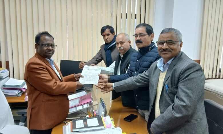 विद्युत उपभोक्ताओं को राहत दिलाने के लिए मोर्चा ने नियामक आयोग में दी दस्तक