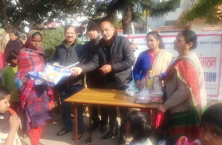 जरूरतमंद लोगों को वितरित किए कंबल जरूरतमंद लोगों को वितरित किए कंबल