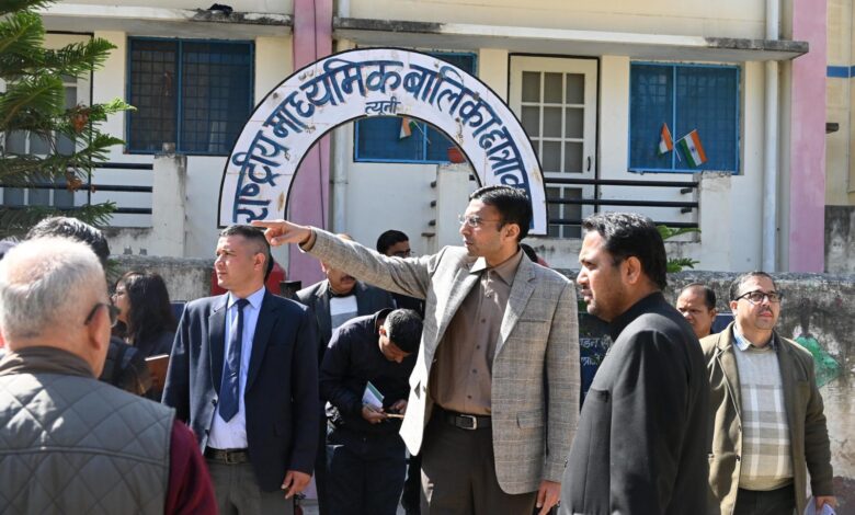 कस्तूरबा गांधी बालिका छात्रावास का निरीक्षण