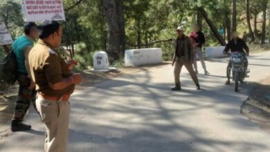 यातायात के नियमों का उल्लघंन करने वालों पर पुलिस की सख्ती