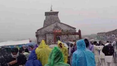 धाम में सीज़न की पहली बर्फबारी, भोलेनाथ के भक्त झूमे; हेमकुंड साहिब में तीसरी बार बर्फ गिरी