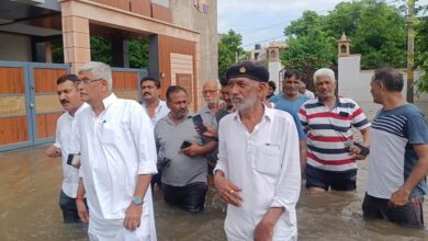जोधपुर से सांसद और केंद्रीय जलशक्ति मंत्री गजेंद्र सिंह शेखावत ने बीते दिन शहर बाढ़ प्रभावति इलाकों का किया दौरा