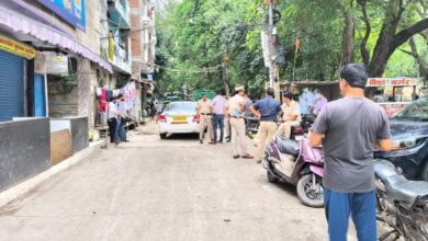 दक्षिणपुरी में एक ही घर से मिले तीन शव, इलाके में फैली सनसनी