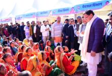 मुख्यमंत्री ने मुख्यसेवक के स्टाल पर बैठकर सुनी जनसमस्याएं, दिए त्वरित समाधान के निर्देश