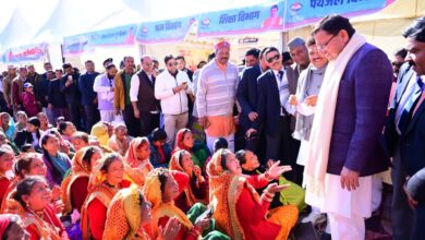 मुख्यमंत्री ने मुख्यसेवक के स्टाल पर बैठकर सुनी जनसमस्याएं, दिए त्वरित समाधान के निर्देश