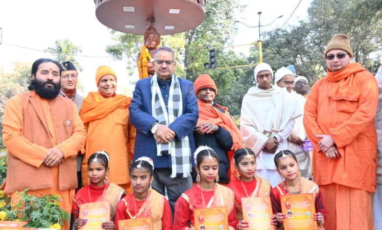 किशनपुर तिराहे पर श्रद्धा और उल्लास: युवा दिवस पर गणेश जोशी ने विवेकानंद की जयंती को बनाया यादगार।