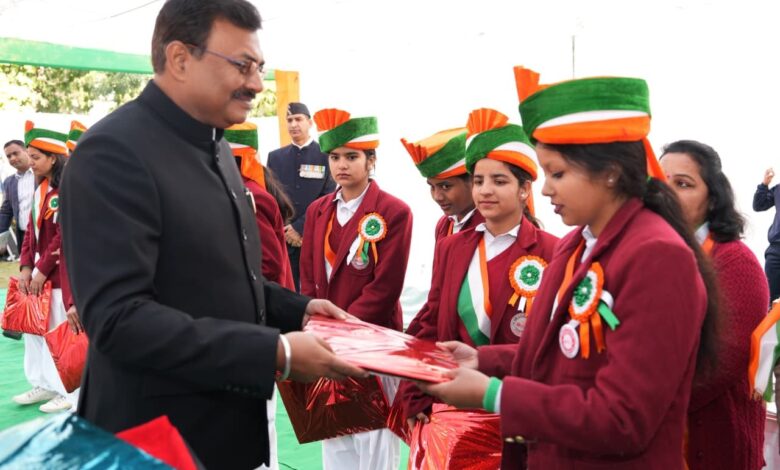 सचिवालय कर्मियों को मंत्र: संवेदनशीलता और पारदर्शिता को बनाएं अपना आचरण। सचिवालय कर्मियों को मंत्र: संवेदनशीलता और पारदर्शिता को बनाएं अपना आचरण।