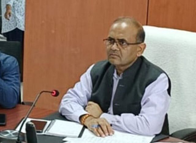 सीएम धामी के निर्देश पर एक्शन में आपदा प्रबंधन: सचिव विनोद कुमार सुमन ने जिलाधिकारियों को किया ‘अलर्ट मोड’ पर।