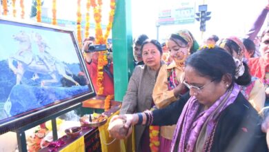 कैबिनेट मंत्री का तोहफा: गढ़ी कैंट स्कूल को मिलेगा हाईस्कूल का दर्जा, बच्चों को बांटे कंबल।