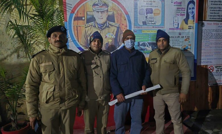 देहरादून: कश्मीरी युवकों से मारपीट करने वाला दुकानदार गिरफ्तार, धर्म पूछकर हमला करने का आरोप।