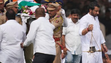 पवार युग का एक अध्याय समाप्त: महाराष्ट्र ने खोया अपना ‘दादा’, दिग्गजों ने दी अंतिम विदाई।