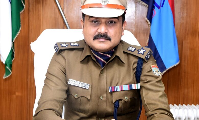 खुड़बुड़ा चौकी प्रभारी निलंबित; युवती की हत्या के मामले में सामने आई थी भारी चूक।