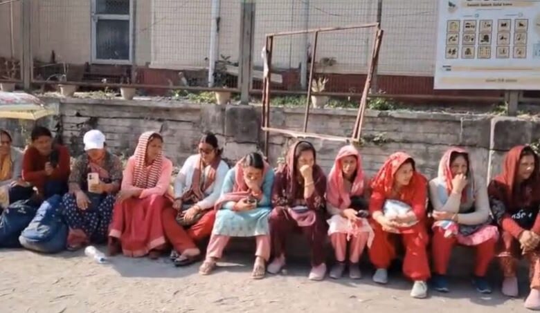 LUCC Scam: क्या है 2 लाख निवेशकों के ₹500 करोड़ का सच? पीड़ित महिलाओं ने खोला मोर्चा। LUCC Scam: क्या है 2 लाख निवेशकों के ₹500 करोड़ का सच? पीड़ित महिलाओं ने खोला मोर्चा।