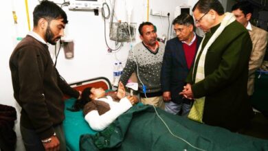 मुख्यमंत्री धामी ने अस्पताल में घायलों का जाना कुशलक्षेम, दिवंगतों के परिवारों के प्रति जताई संवेदना।
