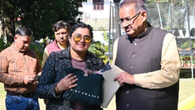 उत्तराखंड का ‘हाउस ऑफ स्वाशा’ ब्रांड बना रहा है 100% प्राकृतिक कपड़े, मंत्री से मिली शाबाशी।