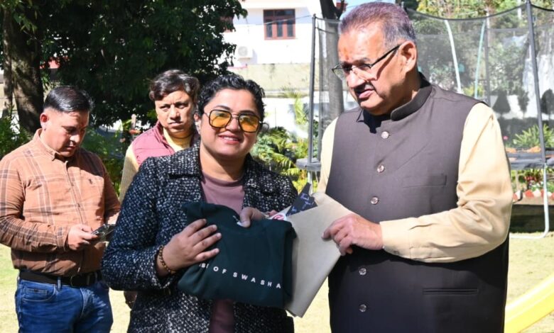 उत्तराखंड का ‘हाउस ऑफ स्वाशा’ ब्रांड बना रहा है 100% प्राकृतिक कपड़े, मंत्री से मिली शाबाशी।