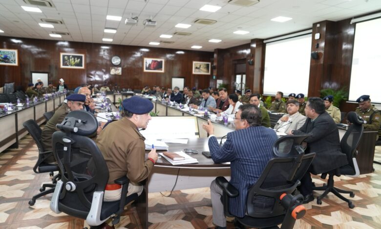 मुख्य सचिव आनन्द बर्द्धन का एक्शन मोड: उत्तराखंड में कानून तोड़ने वालों पर होगी सख्त कार्रवाई।