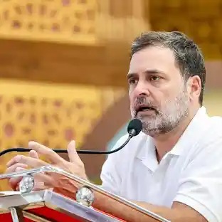 बजरंग दल और युवा कांग्रेस आमने-सामने, ‘बाबा’ दुकान विवाद ने लिया सियासी रंग।