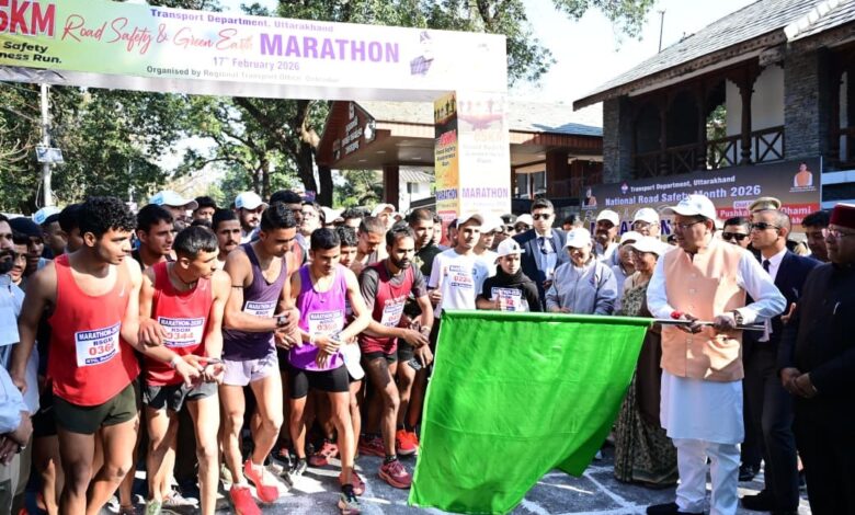 सड़क सुरक्षा जागरूकता: सीएम धामी के साथ विधायक खजान दास और सविता कपूर भी दौड़ में हुए शामिल। सड़क सुरक्षा जागरूकता: सीएम धामी के साथ विधायक खजान दास और सविता कपूर भी दौड़ में हुए शामिल।