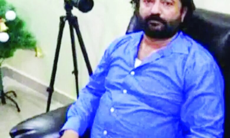 झारखंड पुलिस अधिकारी के भाई की गिरफ्तारी से मचा हड़कंप, देहरादून मर्डर केस में बड़ा खुलासा। झारखंड पुलिस अधिकारी के भाई की गिरफ्तारी से मचा हड़कंप, देहरादून मर्डर केस में बड़ा खुलासा।