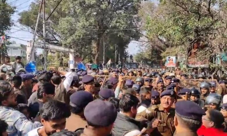 राजधानी में ‘जंगलराज’ का आरोप: 15 दिन में 5 हत्याओं पर कांग्रेस ने पुलिस प्रशासन को घेरा।