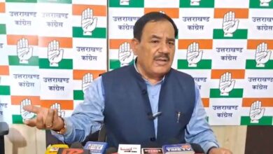 क्या वाकई दिल्ली की वजह से अटका है विस्तार? कांग्रेस ने घेरा तो भाजपा के भीतर मची हलचल।