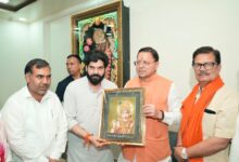 मुख्यमंत्री श्री पुष्कर सिंह धामी ने आज राजस्थान के सीकर जनपद में स्थित आस्था के प्रमुख केंद्र बाबा खाटू श्याम मंदिर पहुंचकर विधिवत दर्शन एवं पूजन किया। इस दौरान उन्होंने बाबा खाटू श्याम के श्रीचरणों में श्रद्धा सुमन अर्पित किए।