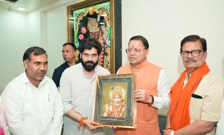 मुख्यमंत्री श्री पुष्कर सिंह धामी ने आज राजस्थान के सीकर जनपद में स्थित आस्था के प्रमुख केंद्र बाबा खाटू श्याम मंदिर पहुंचकर विधिवत दर्शन एवं पूजन किया। इस दौरान उन्होंने बाबा खाटू श्याम के श्रीचरणों में श्रद्धा सुमन अर्पित किए।