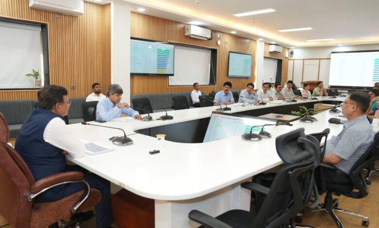 आनंद बर्द्धन ने 25 बिंदु कार्यक्रम की समीक्षा, 2026-27 के लक्ष्य एक महीने में तय करने के निर्देश