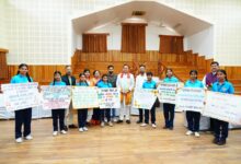 मुख्यमंत्री श्री पुष्कर सिंह धामी ने शनिवार को मुख्यमंत्री कैंप कार्यालय स्थित मुख्य सेवक सदन में  प्रदेशभर से आए नागरिकों की समस्याएं सुनीं।