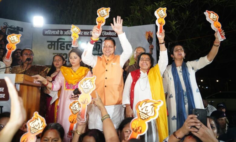 देहरादून में सीएम धामी के नेतृत्व में महिला आक्रोश मशाल यात्रा में उमड़ा जनसैलाब