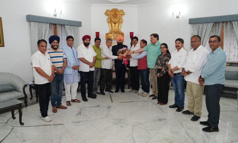 राज्यपाल से मिला कांग्रेस प्रतिनिधिमंडल, कानून व्यवस्था और नर्सिंग अभ्यर्थियों के मुद्दे उठाए
