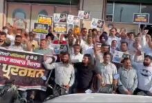 पठानकोट में महंगाई के खिलाफ कांग्रेस का सड़कों पर शक्ति प्रदर्शन, ठेले पर बैठ पूर्व विधायक जोगिंदर पाल ने भाजपा सरकार को घेरा