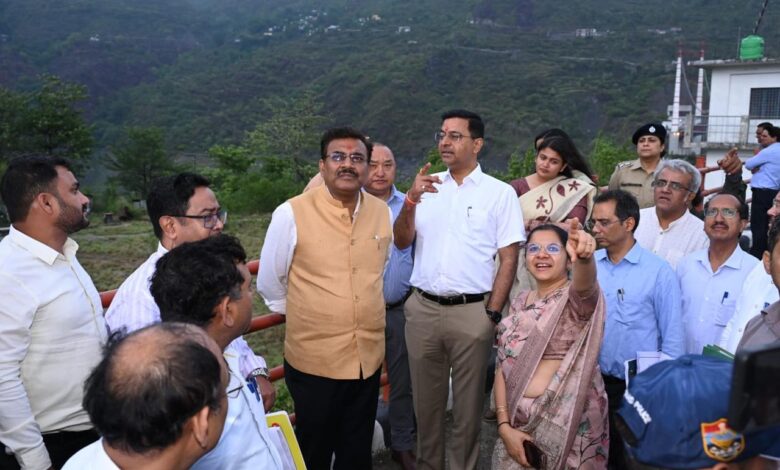 मुख्य सचिव द्वारा टिहरी झील क्षेत्र का भ्रमण एवं पर्यटन विकास परियोजना का निरीक्षण