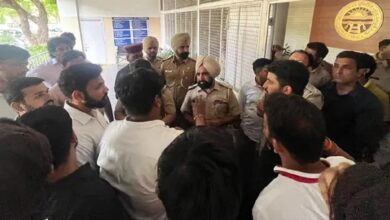 पंजाब यूनिवर्सिटी में सुरक्षा को लेकर फूटा छात्रों का गुस्सा, एबीवीपी का जोरदार प्रदर्शन